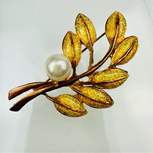 Vintage Two Floral Flower Leaf Glass Pearl Glitter Brooches - Picture 12 of 13